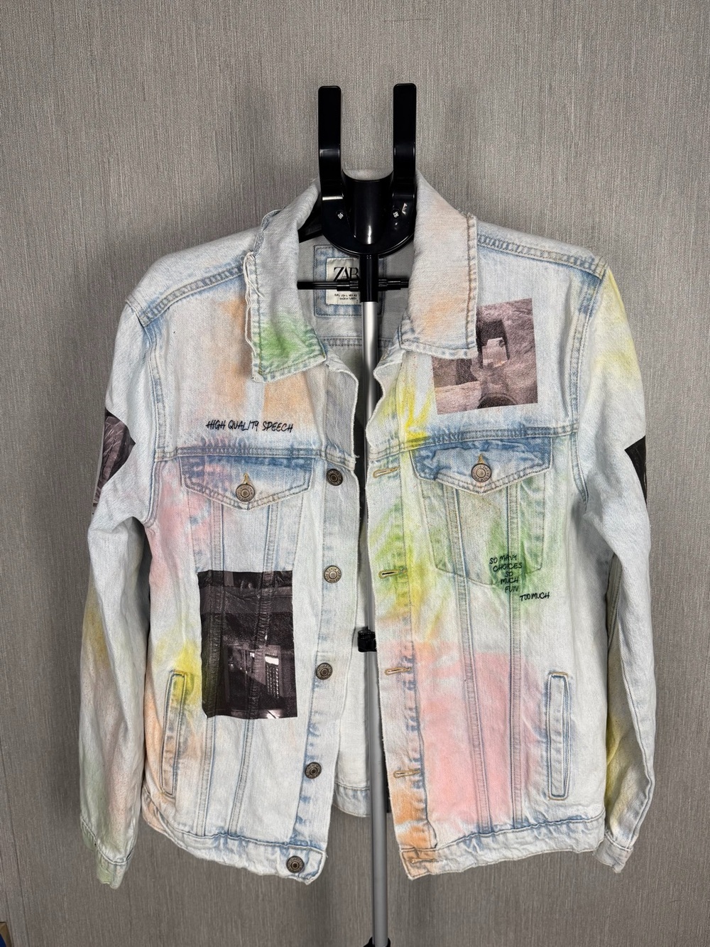 Zara Light Wash Denim Jacket with Multicolor Spray Accents Size Large